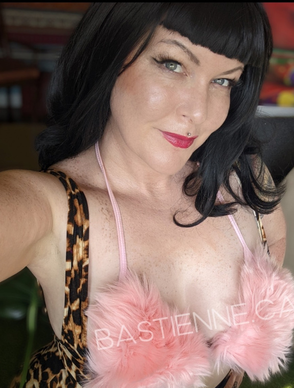 Bastienne Cross Onlyfans pictures